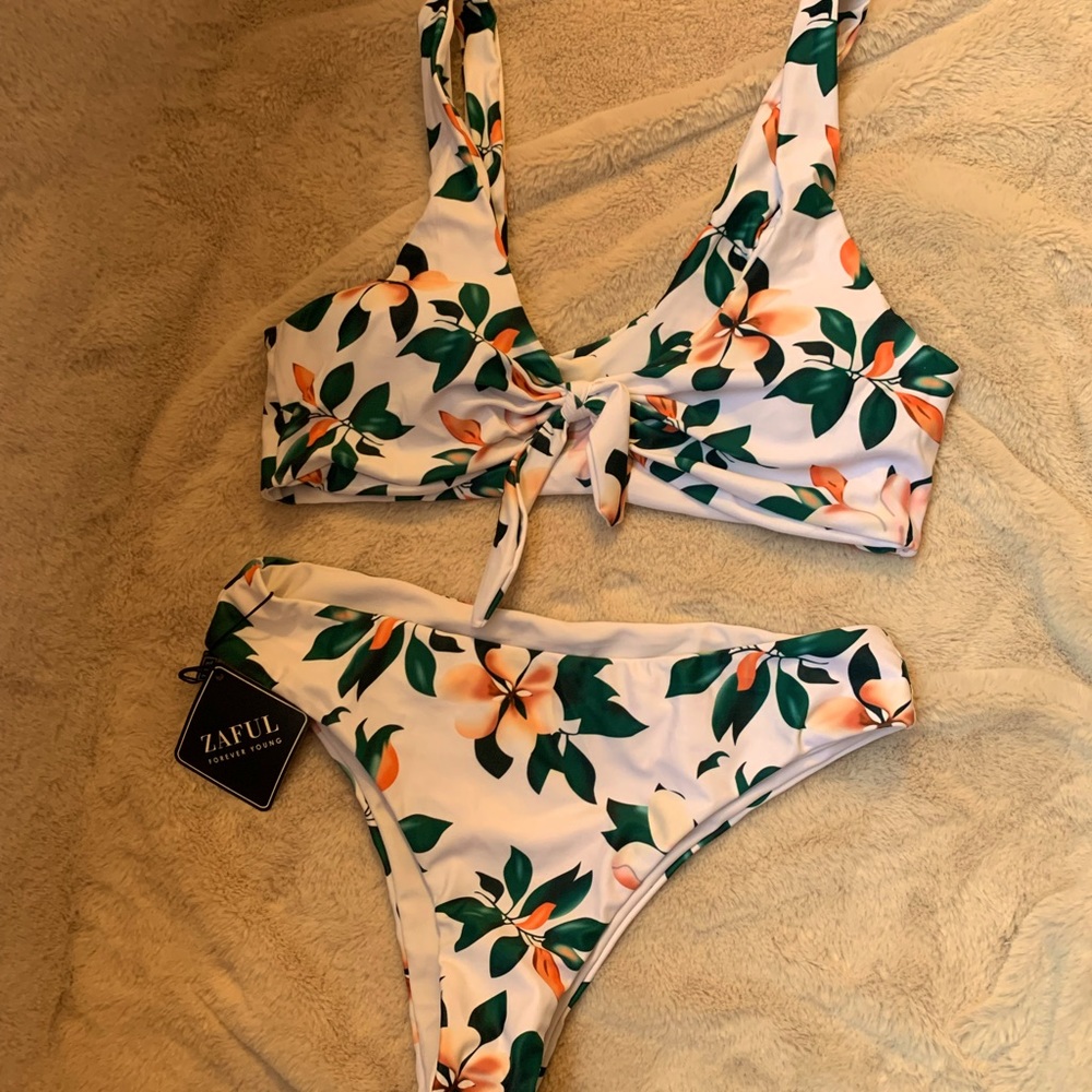White and floral Zaful swimsuit. NWT